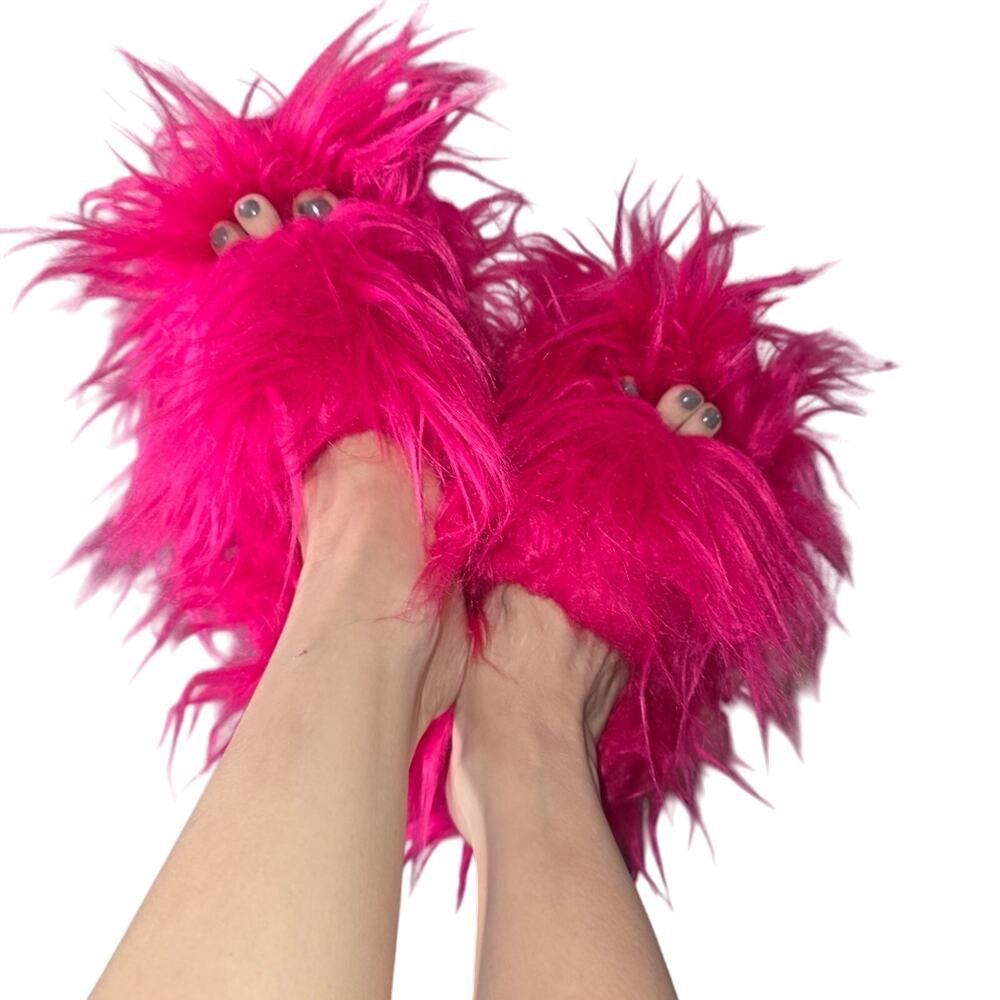 Current Mood Case of the Grumpies Hot Pink Faux Fur Platform Slippers Size 7